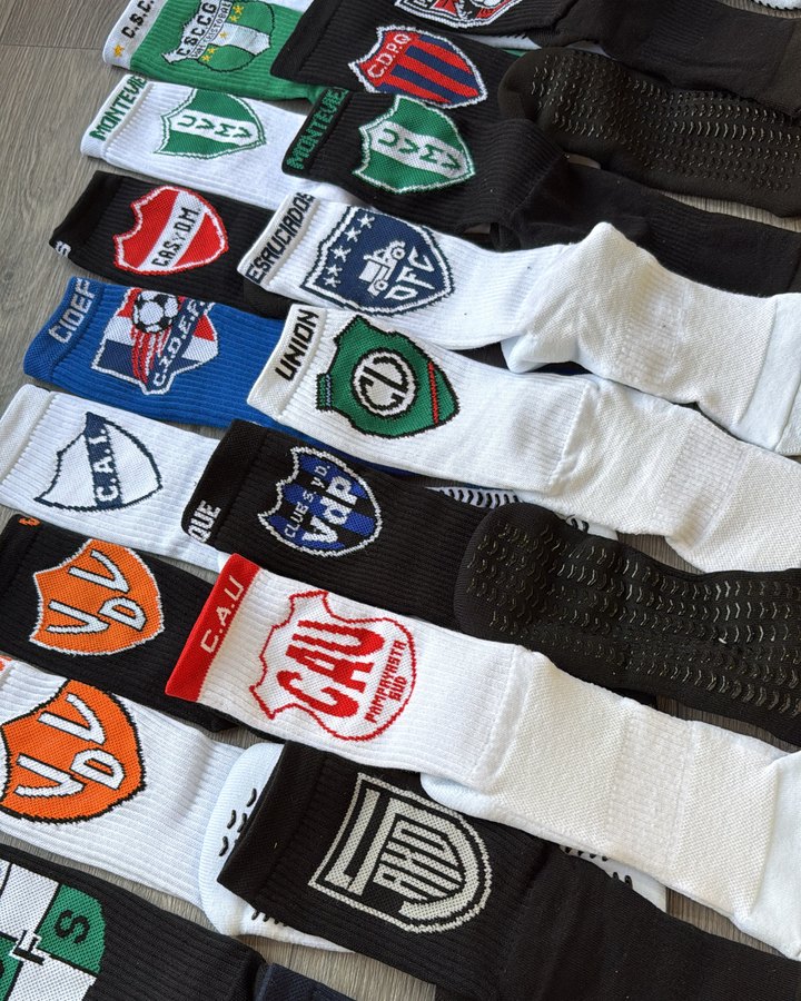Trabajo realizado: medias tejidas para clubes para un club