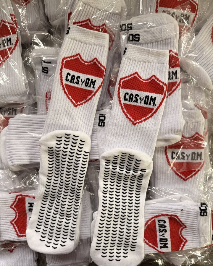 Trabajo realizado: medias tejidas para clubes para un club