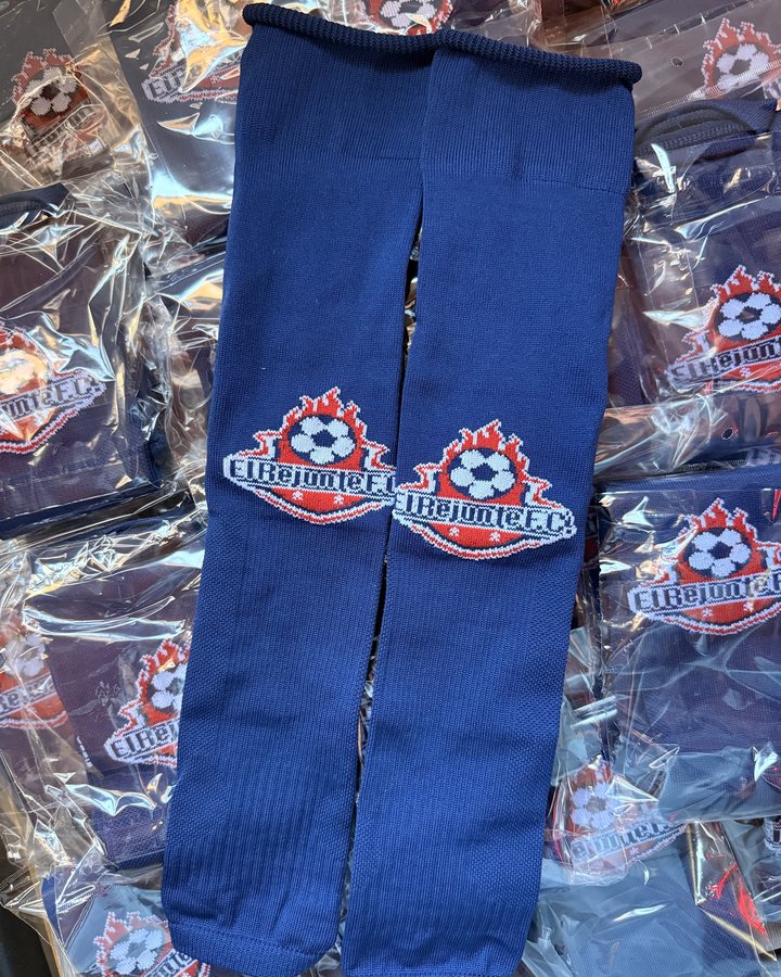 Trabajo realizado: pantorrilleras tejidas para clubes para un club