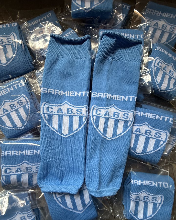Trabajo realizado: pantorrilleras tejidas para clubes para un club